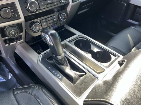 Used 2019 Ford F150 Lariat image 32