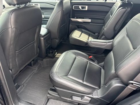 Used 2024 Ford Explorer XLT w/ Equipment Group 202A AWD/4WD image 19