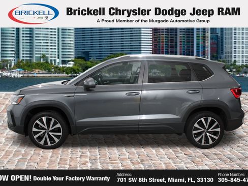 Used 2022 Volkswagen Taos SE FWD image 2