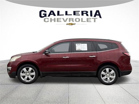 Used 2016 Chevrolet Traverse LT w/ Style and Technology Package image 4