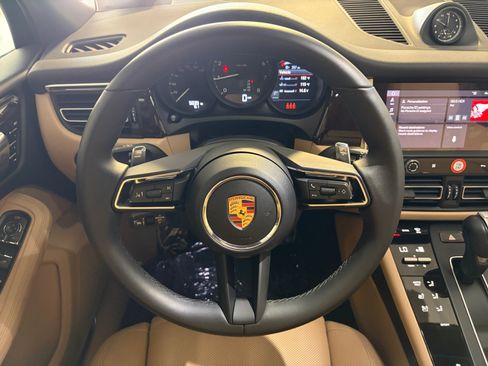 Certified 2026 Porsche Macan AWD/4WD image 36