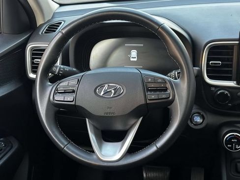Used 2025 Hyundai Venue SEL FWD image 23