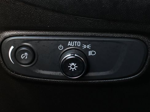 Used 2022 Chevrolet Equinox LT w/ Driver Convenience Package image 20