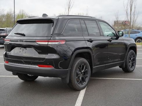 New 2026 Jeep Grand Cherokee Altitude image 7