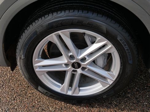 Used 2023 Audi Q5 e Premium w/ Convenience Package image 15