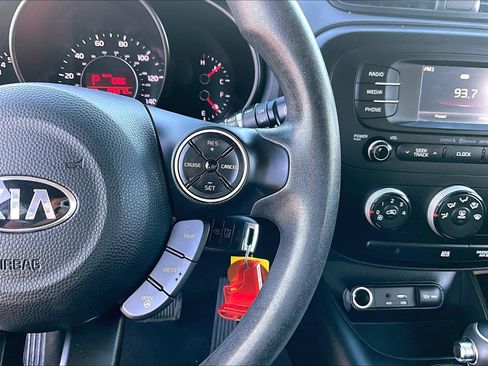 Used 2016 Kia Soul + image 19