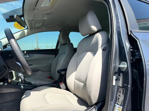 Used 2020 Kia Forte LXS FWD image 12