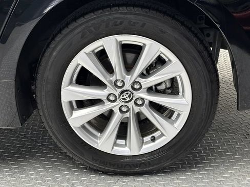 Used 2024 Toyota Corolla LE w/ LE Convenience Package FWD image 6