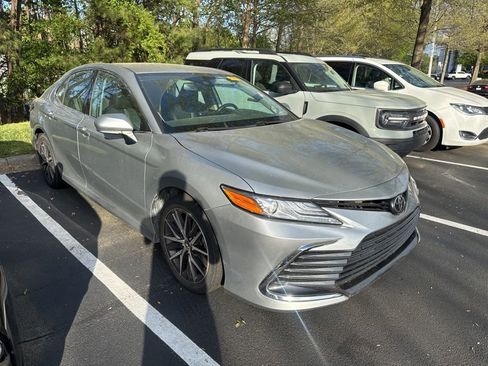 Used 2022 Toyota Camry XLE w/ Navigation Package image 1