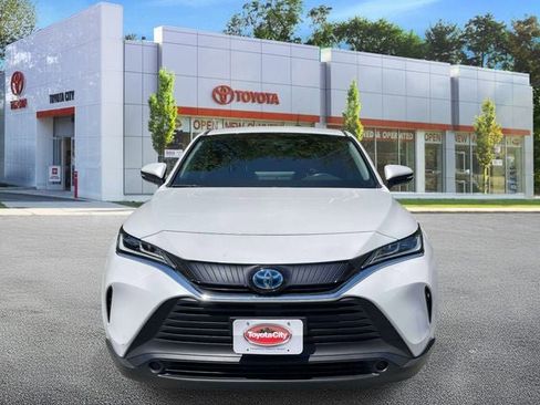 Used 2023 Toyota Venza LE AWD/4WD image 2