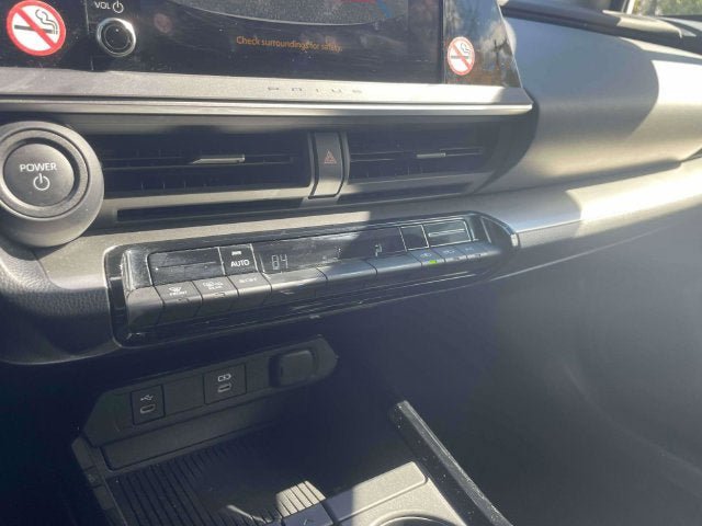 Used 2025 Toyota Prius LE FWD image 28