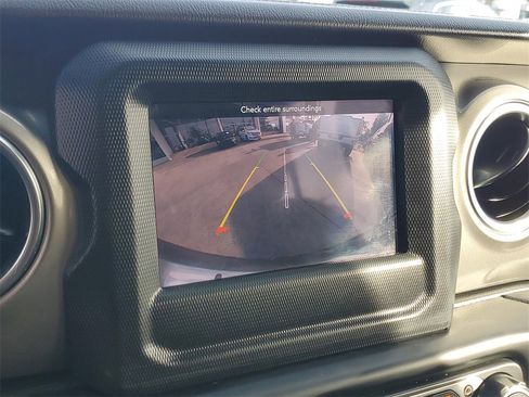 Used 2021 Jeep Wrangler Unlimited Sahara image 28