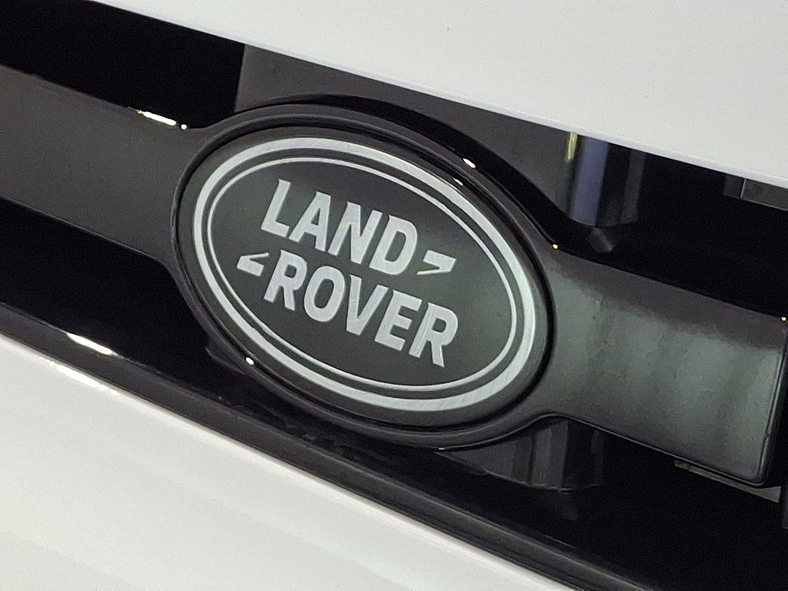 Certified 2026 Land Rover Defender 110 X-Dynamic SE AWD/4WD image 31