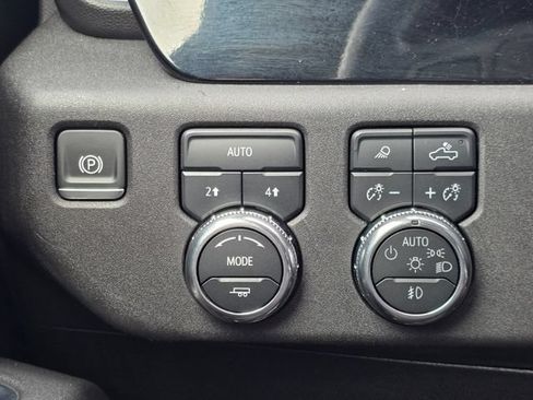 Used 2025 GMC Sierra 1500 SLT AWD/4WD image 29