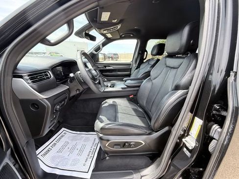 Used 2024 Jeep Wagoneer Series II AWD/4WD image 14
