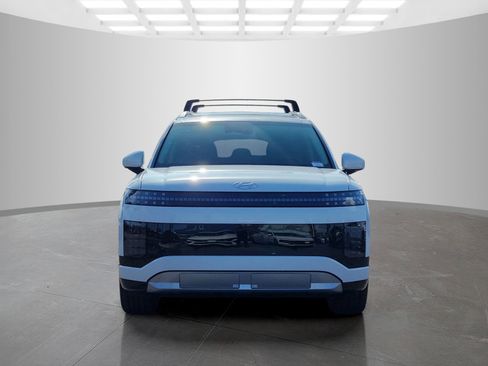 New 2026 Hyundai Ioniq 9 SEL image 2