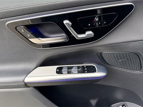 Used 2025 Mercedes-Benz GLC 300 GLC 300 image 11