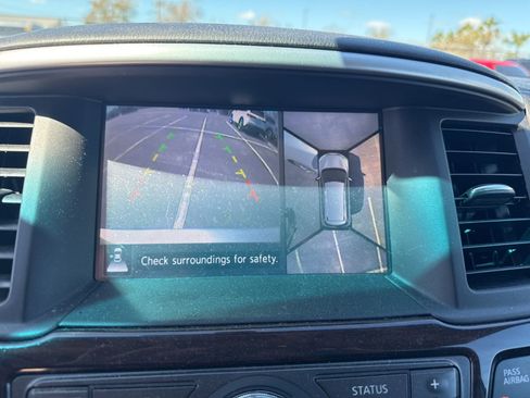 Used 2015 Nissan Pathfinder Platinum image 14