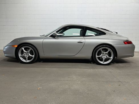 Used 2004 Porsche 911 Carrera image 2