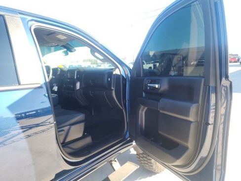 Used 2023 Chevrolet Silverado 2500 Custom w/ Custom Value Package image 31