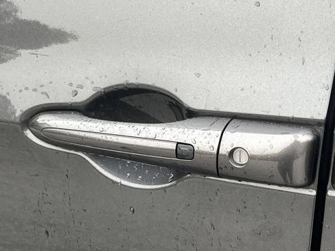 Used 2022 Chrysler Pacifica Touring-L image 30