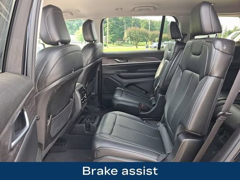 Used 2023 Jeep Grand Cherokee L Limited AWD/4WD image 17