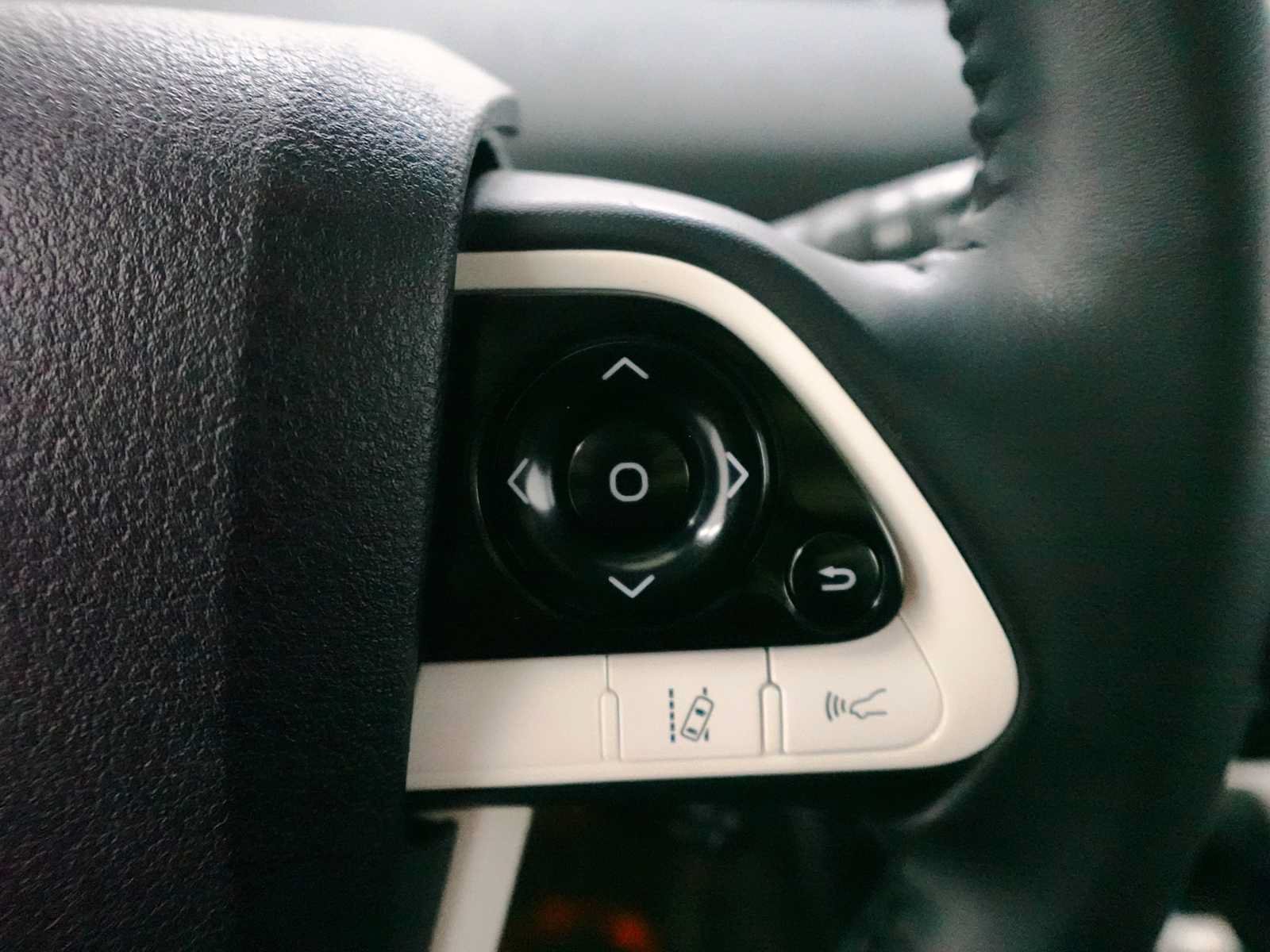 Used 2017 Toyota Prius Four FWD image 18