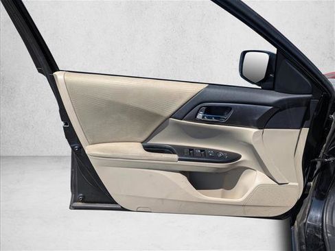 Used 2015 Honda Accord LX image 21