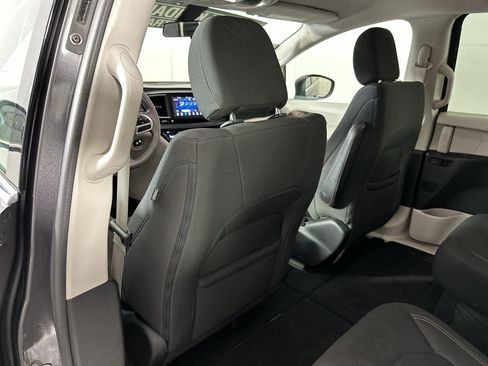 Used 2018 Chrysler Pacifica LX w/ Tire & Wheel Group image 28