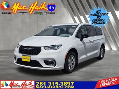 New 2025 Chrysler Pacifica Select