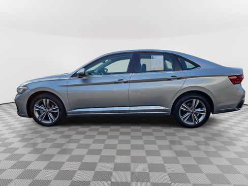 Used 2024 Volkswagen Jetta SE FWD image 8