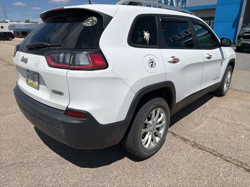 Used 2020 Jeep Cherokee Latitude FWD image 4