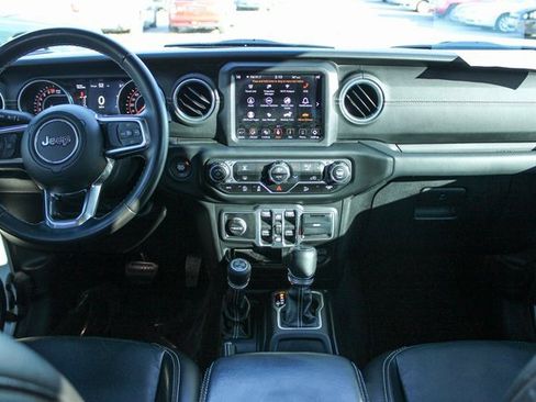 Used 2018 Jeep Wrangler Unlimited Sahara image 15