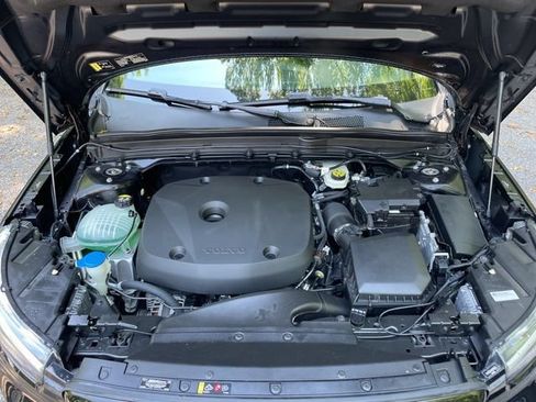 Certified 2022 Volvo XC40 T5 R-Design AWD/4WD image 25