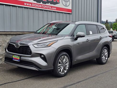 New 2026 Toyota Highlander Platinum AWD/4WD image 2