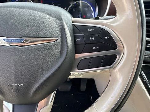 Used 2020 Chrysler Pacifica Limited FWD image 13