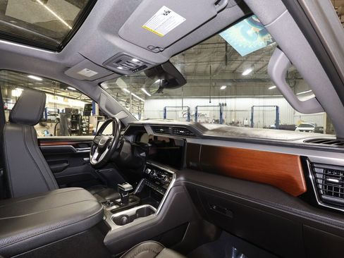 Used 2025 GMC Sierra 1500 Denali AWD/4WD image 31