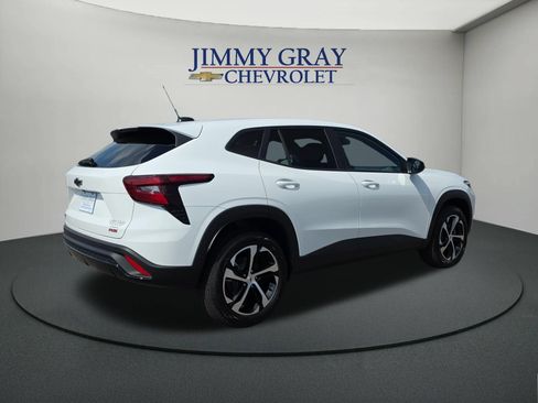 New 2026 Chevrolet Trax RS w/ Sunroof Package FWD image 5