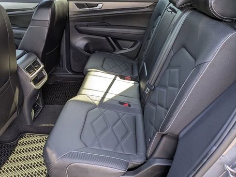 Used 2024 Volkswagen Atlas Cross Sport SE image 16