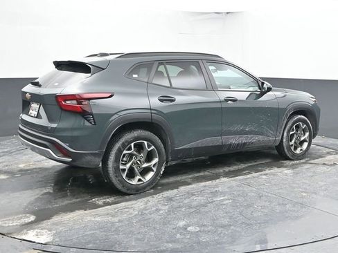 Used 2025 Chevrolet Trax LT image 11