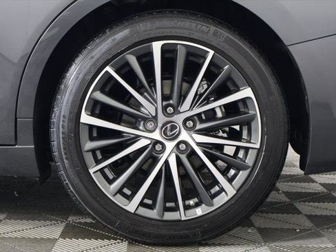 Certified 2025 Lexus ES 300h w/ Premium Package image 16