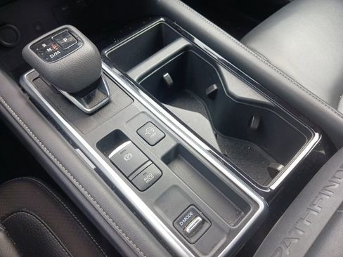 Used 2025 Nissan Pathfinder SL FWD image 26