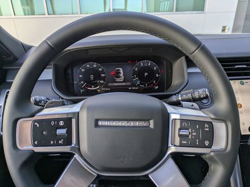 New 2026 Land Rover Discovery Limited Edition image 30