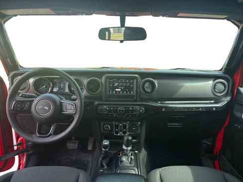 Used 2023 Jeep Wrangler Unlimited w/ Cold Weather Group AWD/4WD image 10
