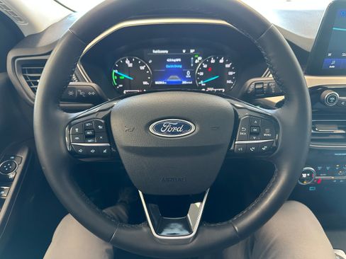 Used 2021 Ford Escape SE w/ SE Sport Appearance Package image 23