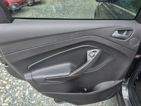 Used 2019 Ford Escape Titanium image 18