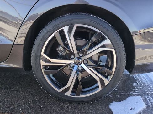 Used 2024 Volvo S60 B5 Core image 6