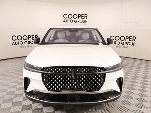 New 2026 Lincoln Nautilus Premier image 9