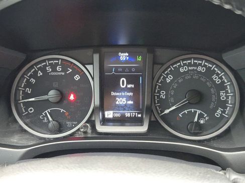 Used 2023 Toyota Tacoma TRD Off-Road AWD/4WD image 18