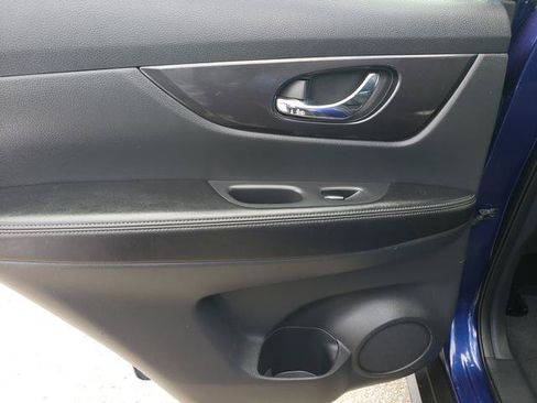 Used 2018 Nissan Rogue S AWD/4WD image 12